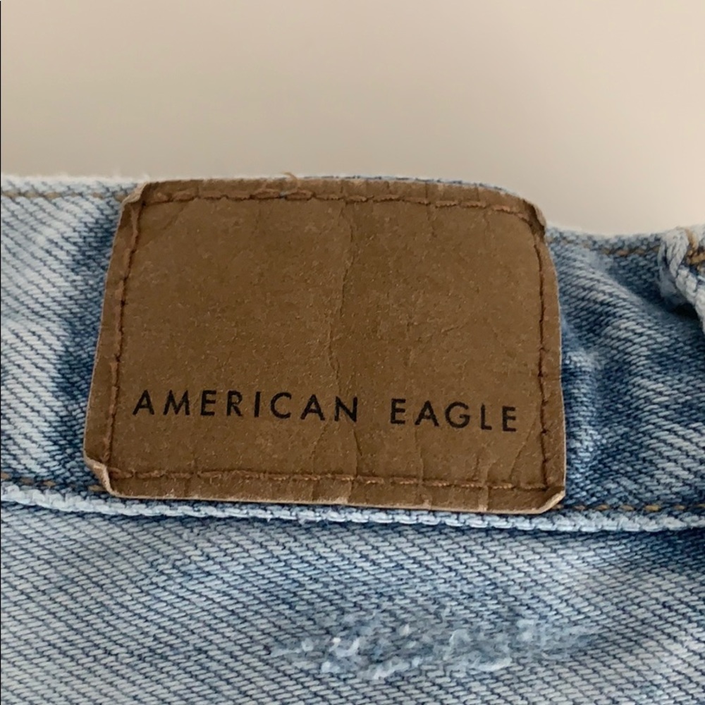 light wash american eagle mom jeans